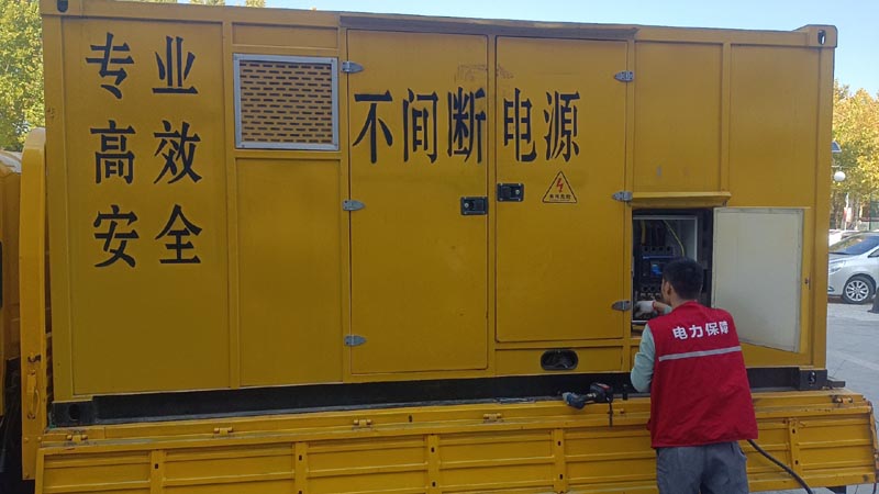 惠山柴油发电机组和UPS电源配合使用时，如何避免切换过程中的电力中断？